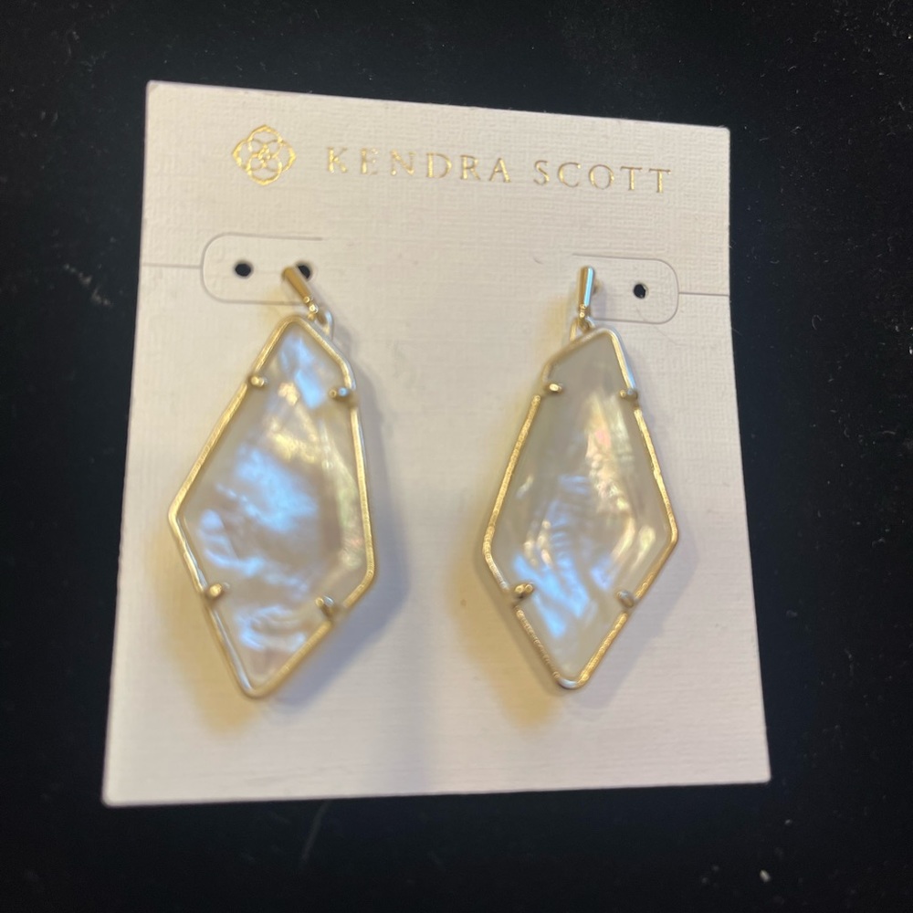 Kendra Scott white and gold pearl earrings